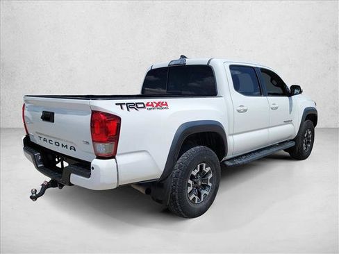 Used 2017 Toyota Tacoma TRD Off-Road AWD/4WD image 5