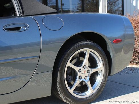 Used 2003 Chevrolet Corvette Coupe w/ Preferred Equipment Group1 RWD image 18