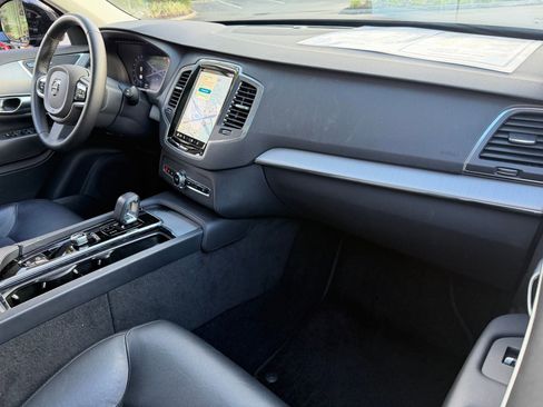 Used 2024 Volvo XC90 B5 Core image 2