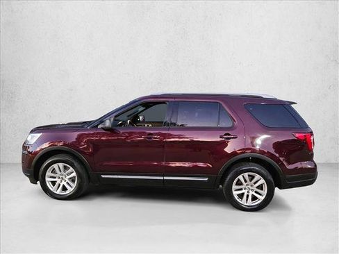 Used 2018 Ford Explorer XLT image 8