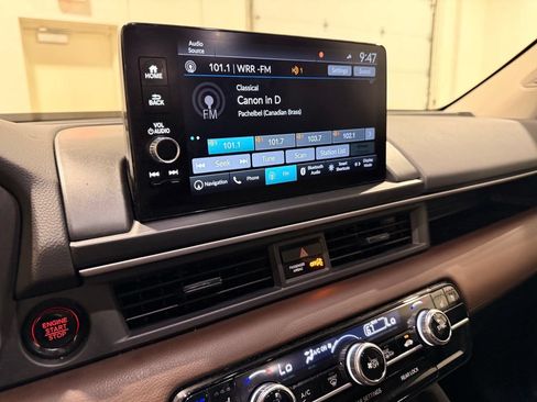 Used 2025 Honda Pilot Elite image 26