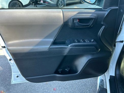Used 2022 Toyota Tacoma SR image 11