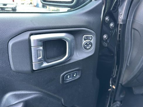 Used 2020 Jeep Wrangler Unlimited Sport image 26