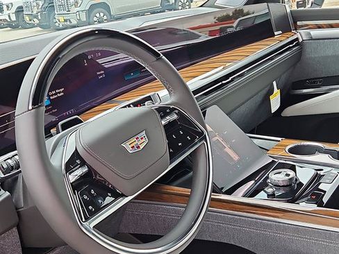 Used 2026 Cadillac Escalade Platinum Sport w/ LPO, Floor Liner Package AWD/4WD image 12