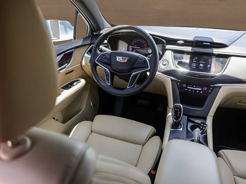 Used 2017 Cadillac XT5 Premium Luxury FWD image 27