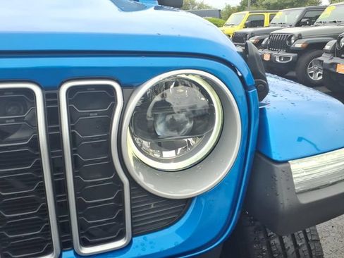 Certified 2025 Jeep Wrangler Unlimited Sahara AWD/4WD image 11