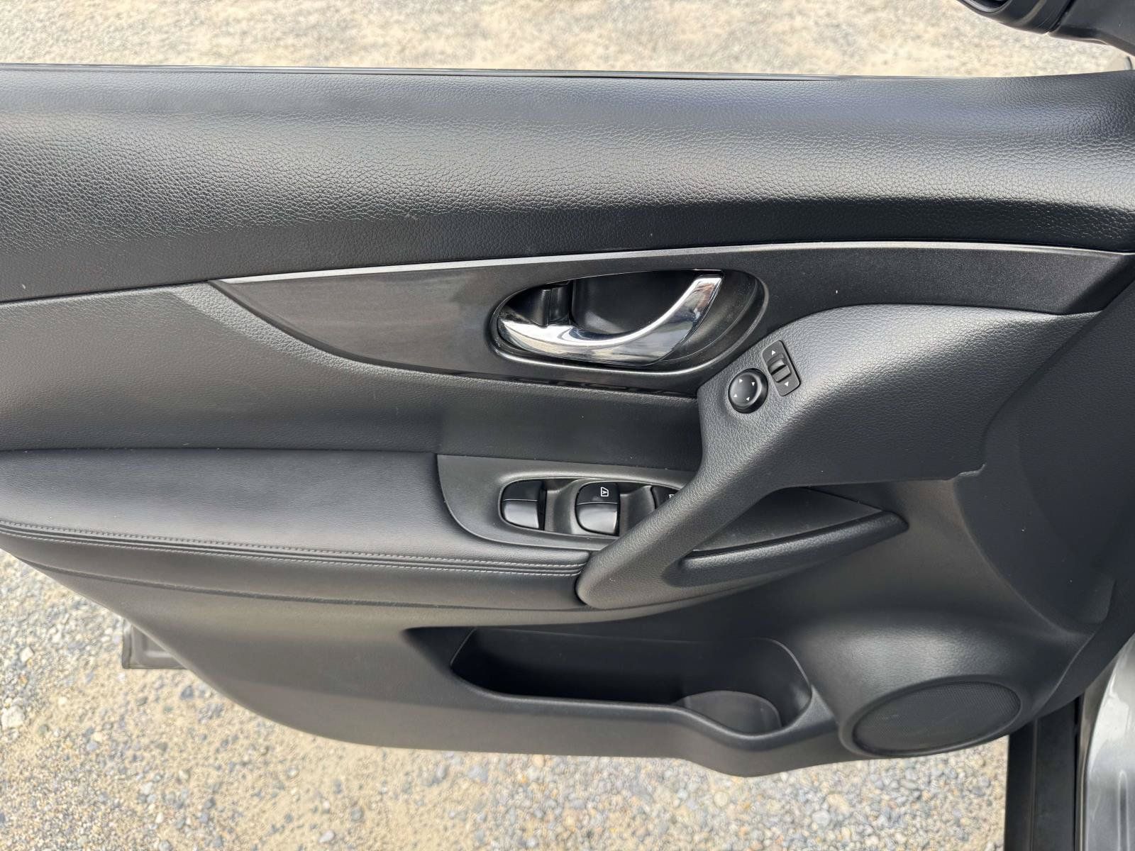 Used 2019 Nissan Rogue SV AWD/4WD image 13