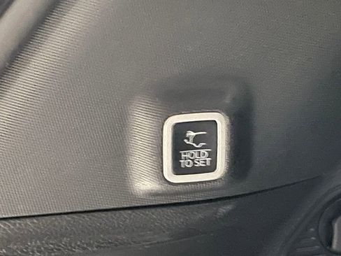 Used 2023 Jeep Grand Cherokee Limited image 13