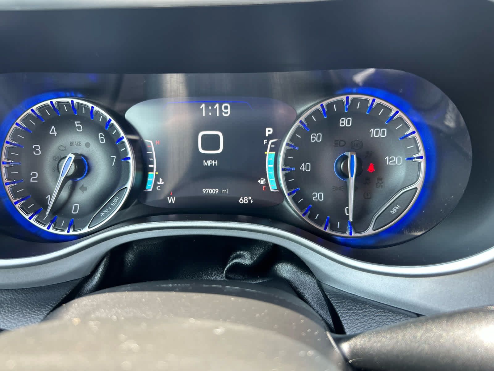 Used 2024 Chrysler Pacifica Touring FWD image 12