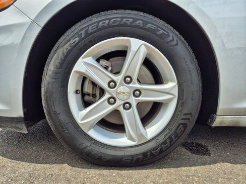 Used 2020 Chevrolet Malibu LS image 34