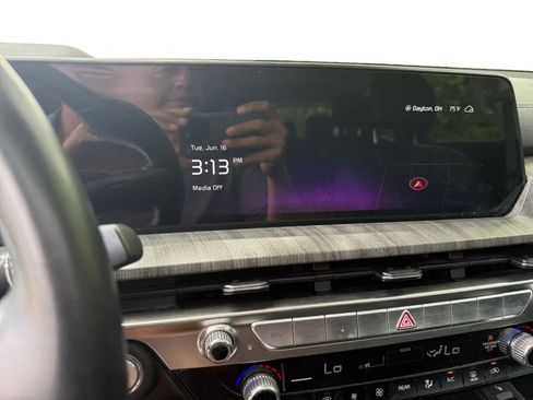 Used 2025 Kia Telluride EX FWD image 15