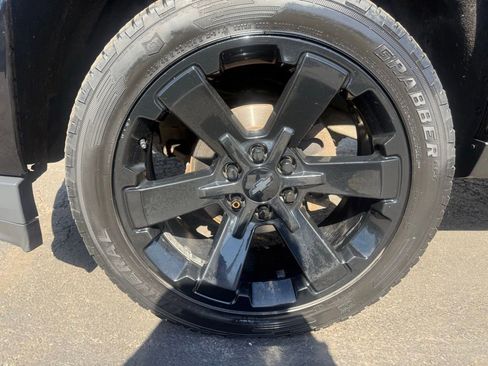 Used 2018 Chevrolet Silverado 1500 LTZ Z71 w/ LTZ Plus Package AWD/4WD image 9