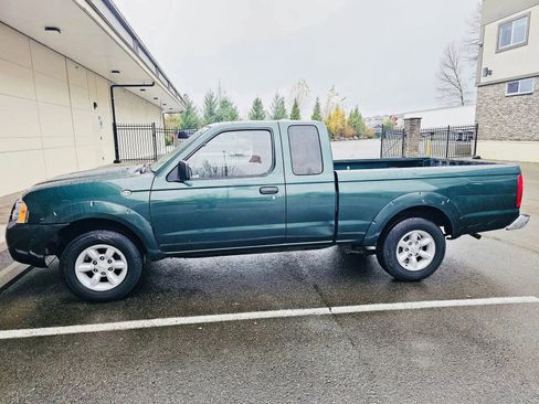 Used 2001 Nissan Frontier XE image 2