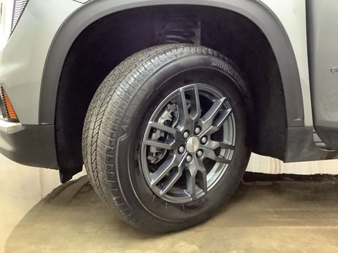 Used 2025 GMC Acadia Elevation image 30