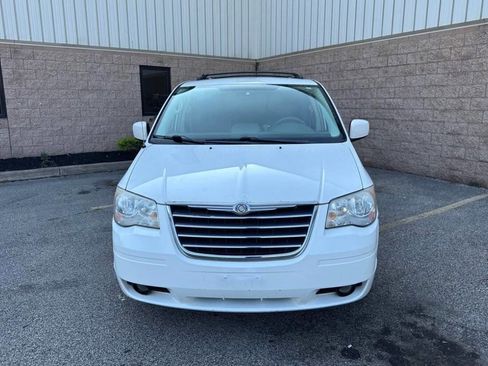 Used 2008 Chrysler Town & Country Touring image 2