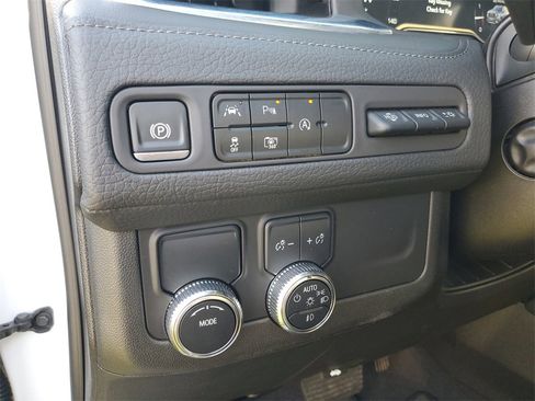 Used 2024 GMC Yukon XL Denali image 25