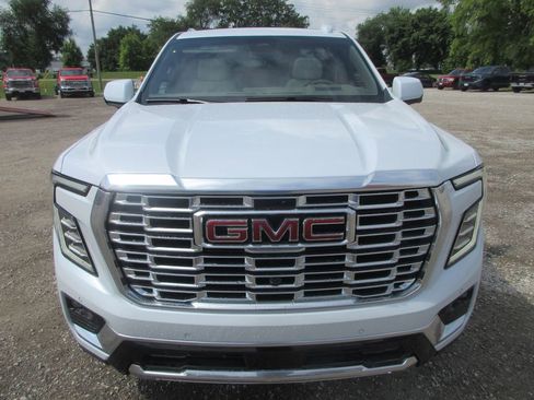 New 2026 GMC Yukon Denali w/ Sun & Power Step Package AWD/4WD image 10