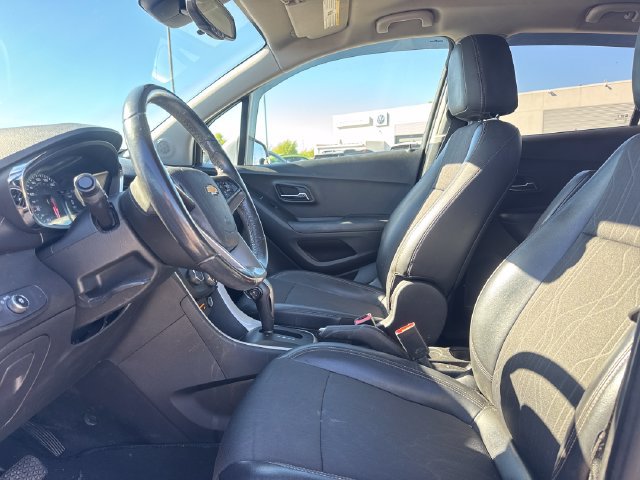 Used 2020 Chevrolet Trax LT w/ LT Convenience Package FWD image 16