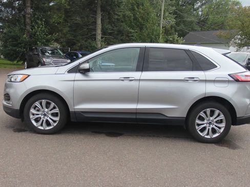 Used 2022 Ford Edge Titanium image 2
