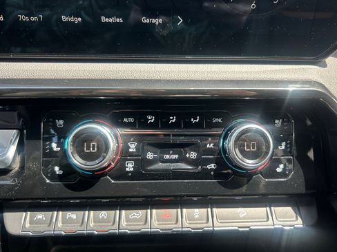 Used 2023 GMC Sierra 1500 AT4 w/ AT4 Premium Package AWD/4WD image 16