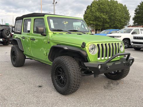 Used 2019 Jeep Wrangler Unlimited Sahara AWD/4WD image 4