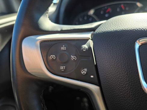 Used 2024 GMC Terrain SLT image 32