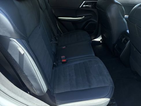 Used 2024 Mitsubishi Outlander AWD image 32