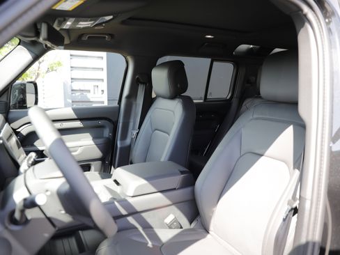 New 2026 Land Rover Defender 110 S AWD/4WD image 17