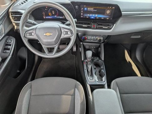 Used 2025 Chevrolet TrailBlazer LT AWD/4WD image 6