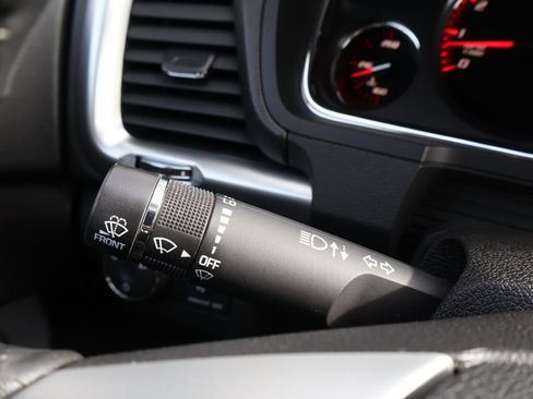 Used 2016 GMC Acadia SLE image 32