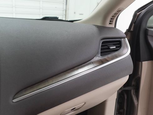 Used 2019 Lincoln MKC Reserve w/ MKC Technology Package FWD image 17
