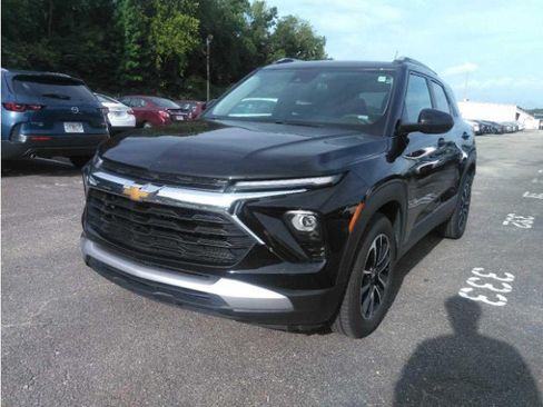 Used 2024 Chevrolet TrailBlazer LT FWD image 1