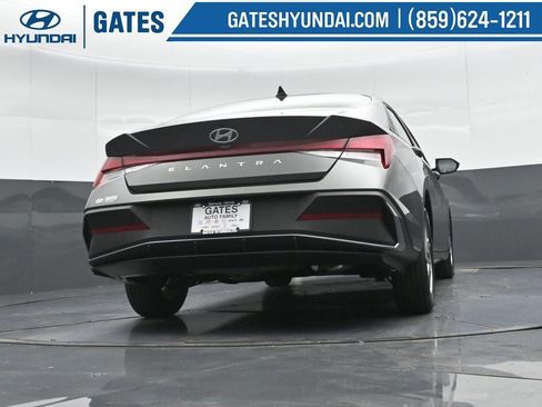 New 2026 Hyundai Elantra SE FWD image 34
