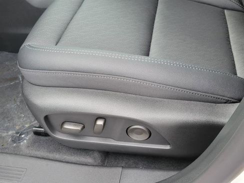 New 2026 Chevrolet Equinox LT w/ Convenience Package II image 9