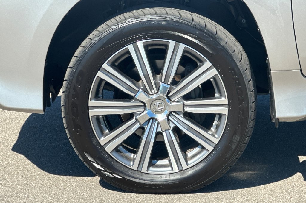 Used 2016 Lexus LX 570 4WD w/ Luxury Package image 28