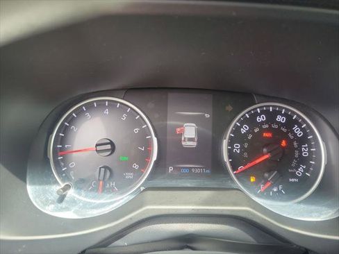 Certified 2021 Toyota RAV4 XLE FWD image 33