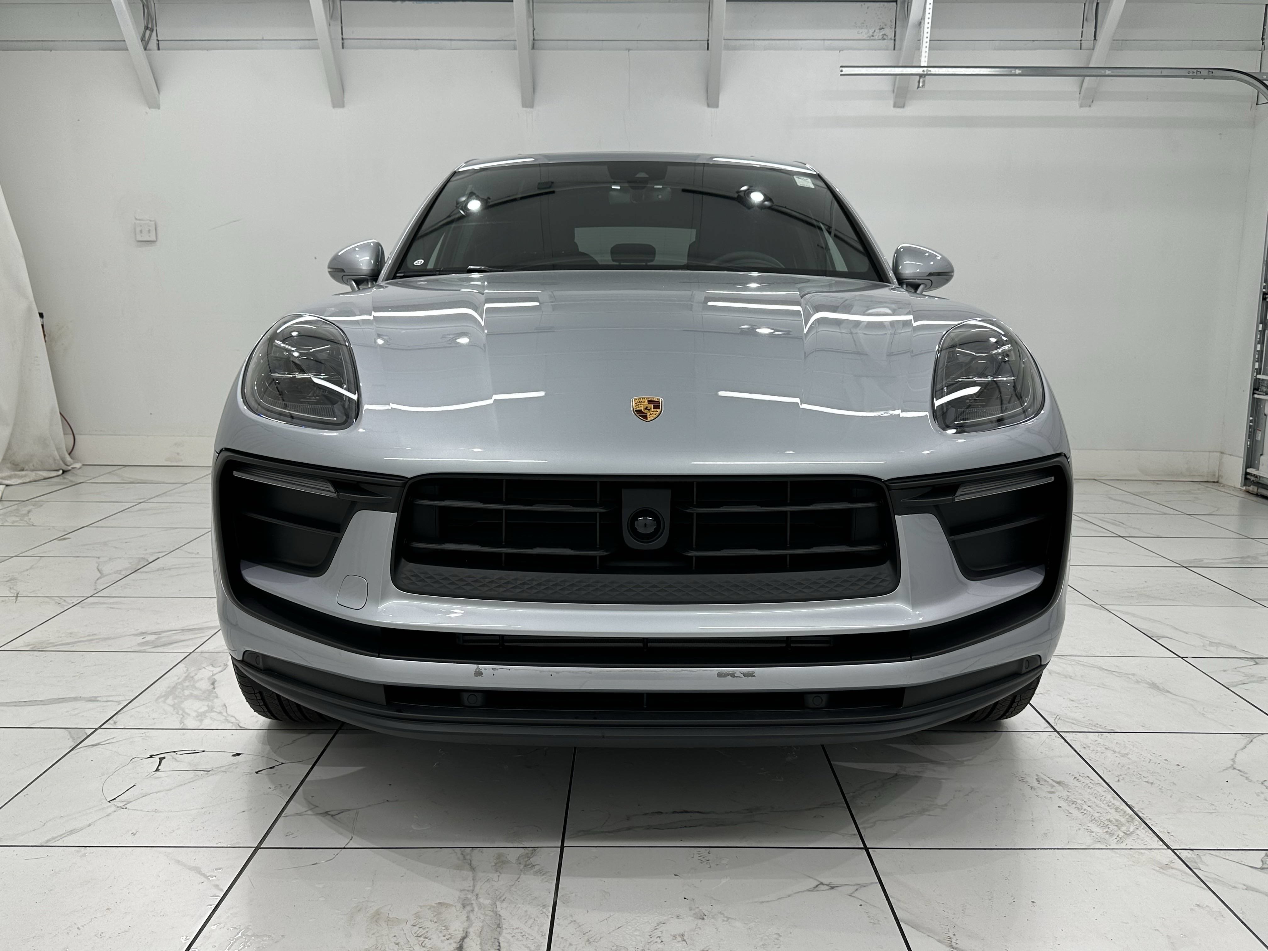 Used 2025 Porsche Macan AWD/4WD image 9
