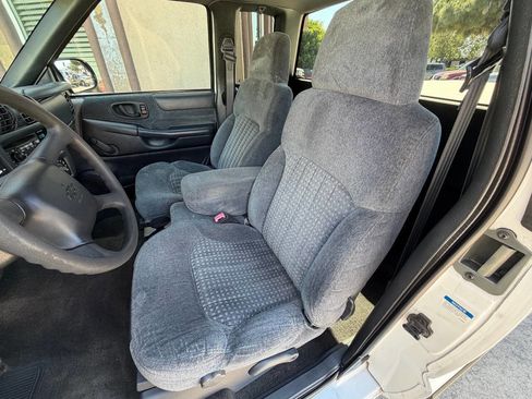 Used 2000 Chevrolet S10 Pickup LS w/ Preferred Equipment Group RWD image 14