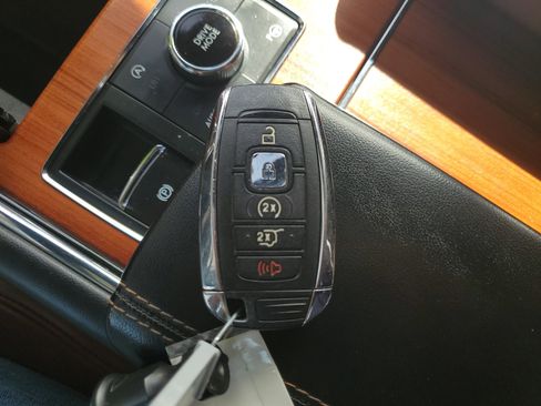 Used 2019 Lincoln Navigator Reserve image 30