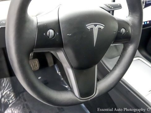 Used 2024 Tesla Model Y Long Range AWD/4WD image 16