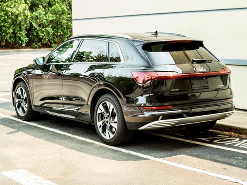 Used 2021 Audi e-tron Premium AWD/4WD image 5