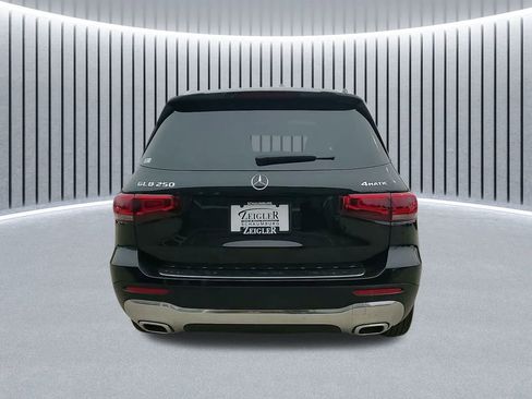 Used 2023 Mercedes-Benz GLB 250 4MATIC image 10