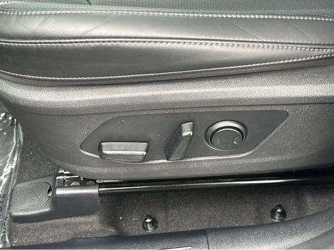 Certified 2025 Kia Sorento EX image 33