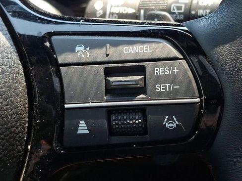 Used 2025 Honda Pilot Black Edition image 17