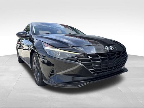 Used 2022 Hyundai Elantra SEL FWD image 3