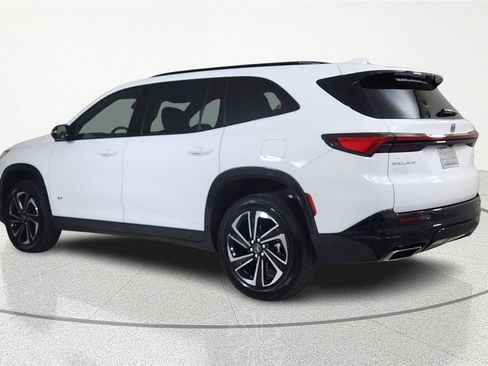 Used 2025 Buick Enclave Sport Touring image 3