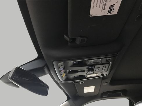 Used 2021 GMC Yukon XL Denali w/ LPO, Illumination Package image 18