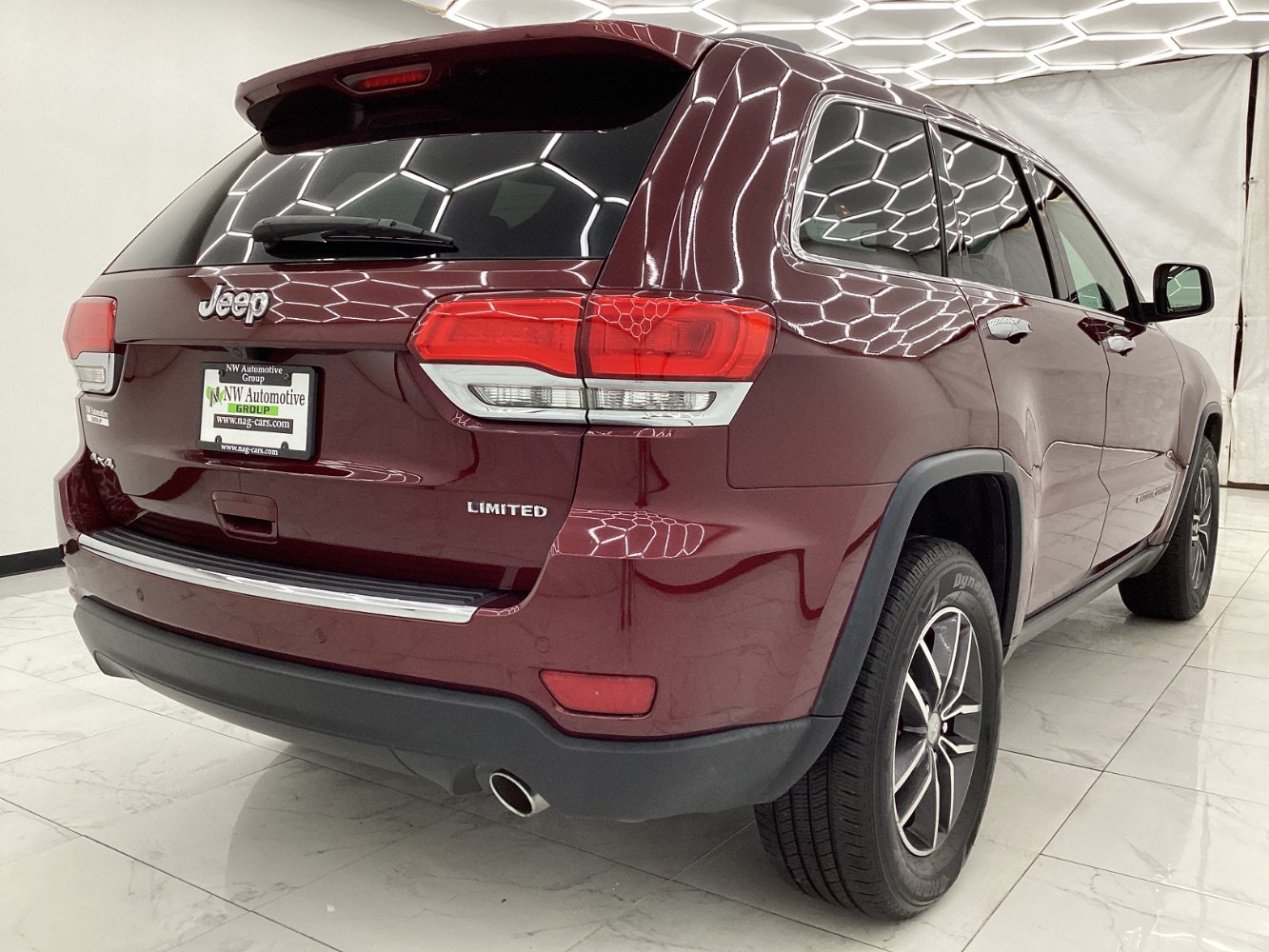 Used 2018 Jeep Grand Cherokee Limited AWD/4WD image 9