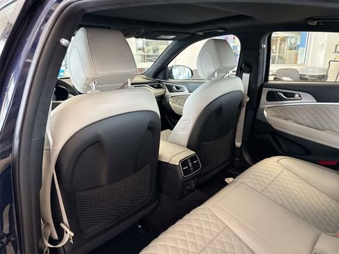 Used 2023 Genesis G70 3.3T w/ Sport Prestige Package image 17