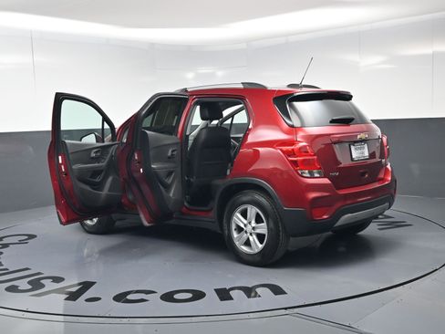 Used 2020 Chevrolet Trax LT w/ Driver Confidence Package image 28